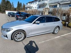 Silber Gebraucht 2020 BMW 330e Luxury Line Kombi | 27.800 € (Fairer Preis)