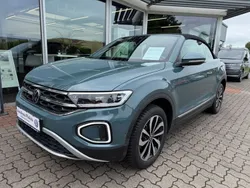 Blau Gebraucht 2024 VW T-Roc Cabriolet Style Cabrio | 27.980 € (Guter Preis)