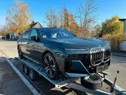 Grau Gebraucht 2023 BMW M760e Sport Line Limousine | 136.998 € (Teuer)