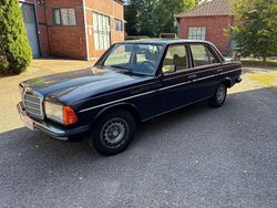 Blau Gebraucht 1979 Mercedes 200 Limousine | 9.999 €