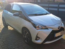 Weiß Gebraucht 2021 Toyota Yaris Plus Limousine | 14.900 € (Guter Preis)