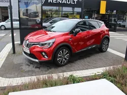 Rot nnp + schwarz gne Gebraucht 2023 Renault Captur Iconic SUV | 26.990 € (Teuer)