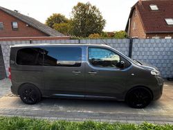 Grau Gebraucht 2023 Peugeot Traveller Business-Line Van / Kleinbus | 46.500 € (Fairer Preis)