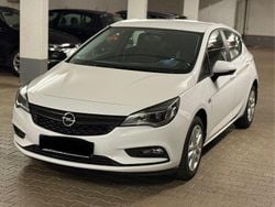 Weiß Gebraucht 2017 Opel Astra Active Limousine | 8.200 € (Guter Preis)