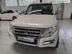Weiß Gebraucht 2018 Mitsubishi Pajero Top SUV | 34.900 € (Etwas zu teuer)