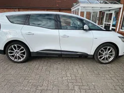 Weiß Gebraucht 2019 Renault Grand Scénic IV Bose Edition Van / Kleinbus | 14.100 € (Guter Preis)