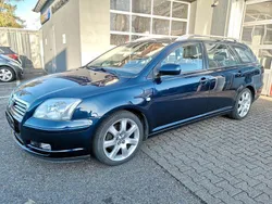 Blau Gebraucht 2003 Toyota Avensis Executive Kombi | 2.250 € (Teuer)