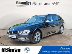 Black sapphire metallic Gebraucht 2015 BMW 320 Sport Line Kombi | 13.890 € (Guter Preis)