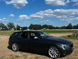 Grau Gebraucht 2015 BMW 320 Advantage Kombi | 16.900 € (Fairer Preis)