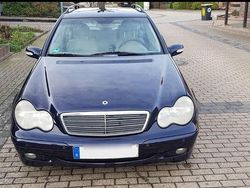 Blau Gebraucht 2002 Mercedes C220 Classic Kombi | 2.250 € (Etwas zu teuer)