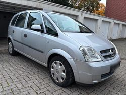 Grau Gebraucht 2004 Opel Meriva Van / Kleinbus | 2.000 € (Fairer Preis)