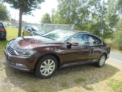 Rot Gebraucht 2015 VW Passat Comfortline Limousine | 12.950 € (Superpreis)
