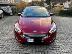 Rot Gebraucht 2017 Ford Focus Titanium Limousine | 13.900 €