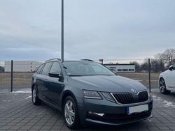 Grau Gebraucht 2017 Skoda Octavia Clever Kombi | 17.500 € (Etwas zu teuer)