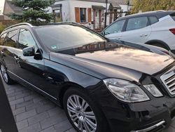 Schwarz Gebraucht 2012 Mercedes E200 Elegance Kombi | 8.900 € (Superpreis)