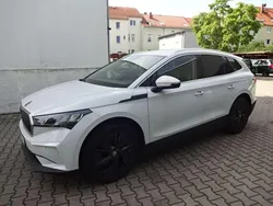 Moonweiss metallic Gebraucht 2023 Skoda Enyaq iV Loft SUV | 41.550 € (Etwas zu teuer)