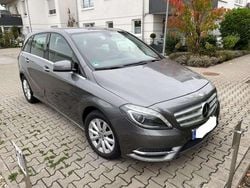 Grau Gebraucht 2013 Mercedes B180 Van / Kleinbus | 8.990 € (Guter Preis)