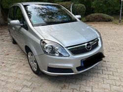 Grau Gebraucht 2006 Opel Zafira Van / Kleinbus | 3.700 € (Fairer Preis)