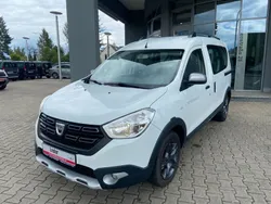 Gletscherweiss Gebraucht 2017 Dacia Dokker Celebration Van | 13.999 € (Etwas zu teuer)