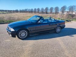 Schwarz Gebraucht 2025 BMW 320 Cabrio | 11.000 €