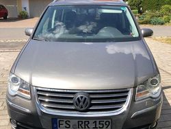Grau Gebraucht 2007 VW Touran Highline Van / Kleinbus | 1.590 € (Superpreis)