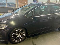 Schwarz Gebraucht 2015 VW Golf Sportsvan Highline Van / Kleinbus | 11.900 € (Fairer Preis)