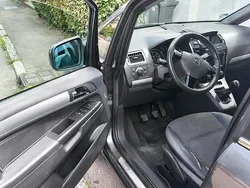 Grau Gebraucht 2011 Opel Zafira Van / Kleinbus | 3.500 € (Guter Preis)