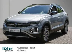 Pyritsilber metallic / schwarz Gebraucht 2024 VW T-Roc Move SUV | 29.480 € (Fairer Preis)