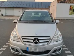 Silber Gebraucht 2009 Mercedes B180 Van / Kleinbus | 4.490 €
