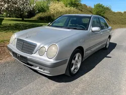 Grau Gebraucht 2001 Mercedes E270 Limousine | 2.900 € (Fairer Preis)
