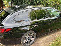 Schwarz Gebraucht 2021 BMW 520 Luxury Line Kombi | 32.499 € (Teuer)