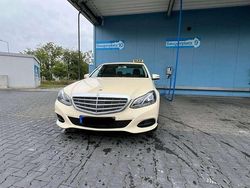 Beige Gebraucht 2016 Mercedes E200 Limousine | 7.350 €