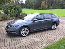 Quarz grau Gebraucht 2020 Skoda Octavia First Edition Kombi | 21.500 € (Guter Preis)