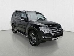 Schwarz Gebraucht 2017 Mitsubishi Pajero Top SUV | 32.990 € (Etwas zu teuer)