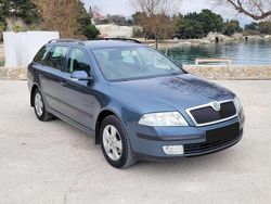 Grau Gebraucht 2005 Skoda Octavia Ambiente Kombi | 6.250 €