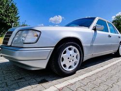 Silber Gebraucht 1994 Mercedes E220 Limousine | 4.999 €