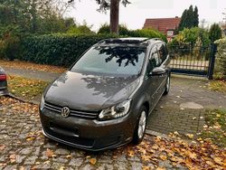 Grau Gebraucht 2011 VW Touran Van / Kleinbus | 7.499 € (Fairer Preis)