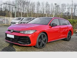 Chilirot metallic Gebraucht 2024 VW Passat R-line Kombi | 44.350 €