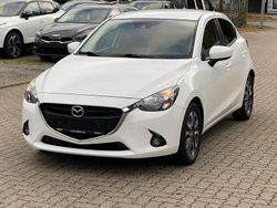 Weiß Gebraucht 2017 Mazda 2 Nakama Limousine | 6.990 € (Guter Preis)