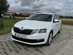 Weiß Gebraucht 2018 Skoda Octavia Clever Kombi | 9.800 € (Guter Preis)