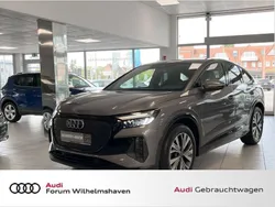 Grau Gebraucht 2022 Audi Q4 Sportback e-tron Basis SUV | 30.995 € (Teuer)
