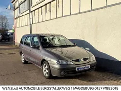 Grau Gebraucht 2000 Renault Mégane Limousine | 2.450 €