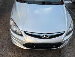 Silber Gebraucht 2011 Hyundai i30 Limousine | 4.350 € (Fairer Preis)