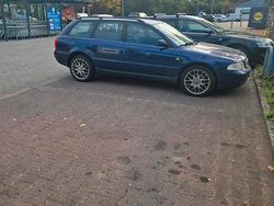 Blau Gebraucht 2001 Audi A4 S-Line Kombi | 2.000 € (Teuer)
