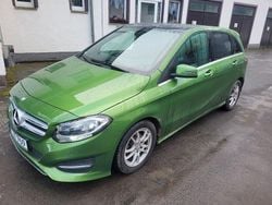Grün Gebraucht 2017 Mercedes B180 Urban Van / Kleinbus | 10.200 € (Fairer Preis)