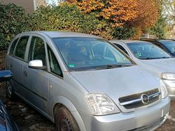 Silber Gebraucht 2004 Opel Meriva Van / Kleinbus | 1.199 €