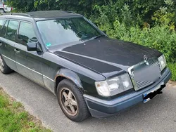 Schwarz Gebraucht 1992 Mercedes E220 Kombi | 1.500 €