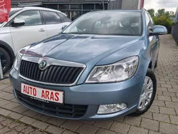 Blau Gebraucht 2009 Skoda Octavia Ambiente Kombi | 5.999 € (Fairer Preis)