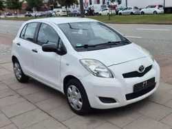 Weiß Gebraucht 2010 Toyota Yaris Cool Kleinwagen | 2.450 € (Fairer Preis)