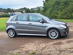 Grau Gebraucht 2010 Mercedes B180 Van / Kleinbus | 5.450 € (Fairer Preis)